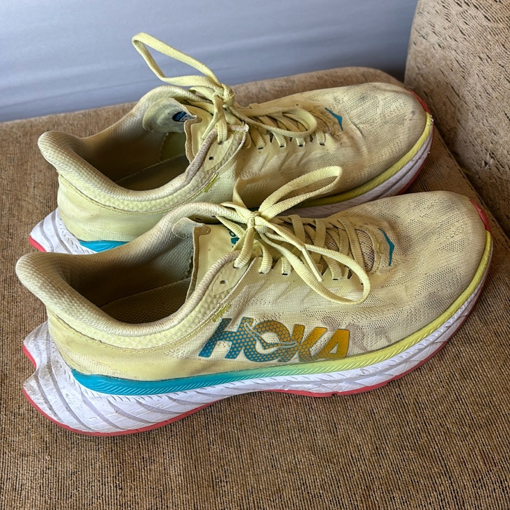 Hoka Carbon X sneaker
